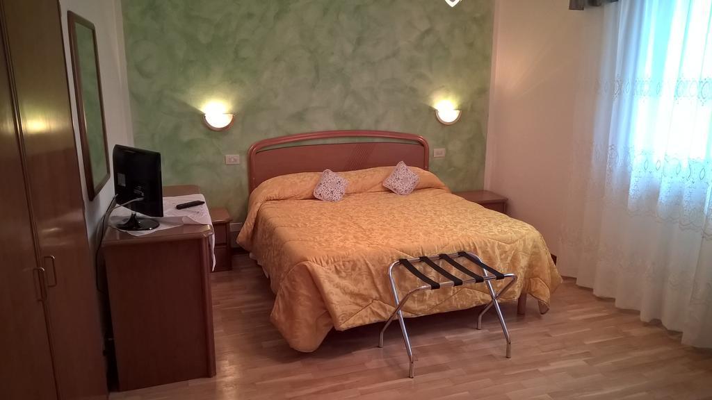 Cecco Di Nara Hotell Massarosa Exteriör bild